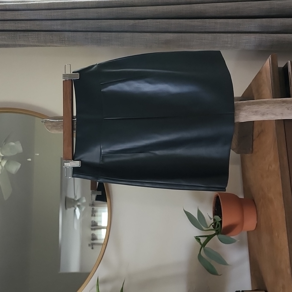 Express faux leather mini skirt - Picture 5 of 5
